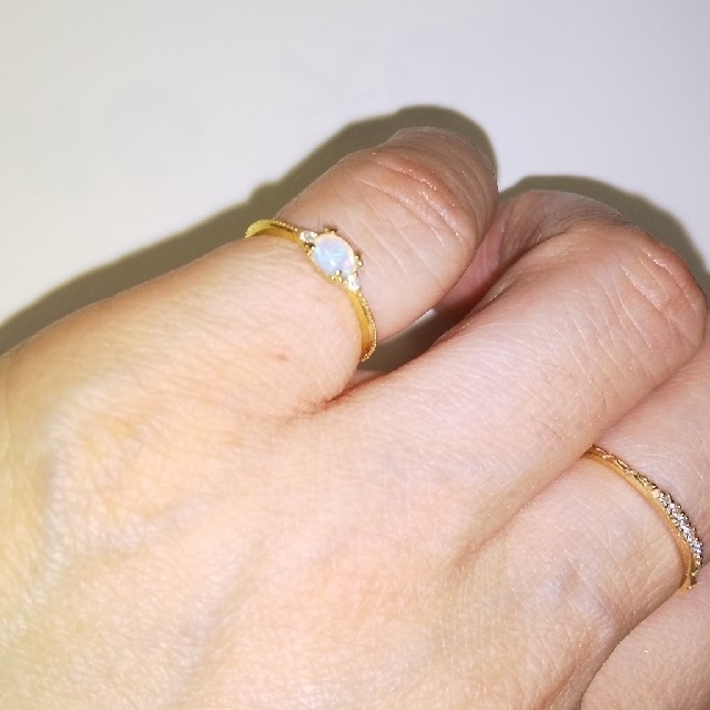 agete(アガット)のあんのん様専用🎁ageteピンキーリング  オパール・ダイヤ レディースのアクセサリー(リング(指輪))の商品写真
