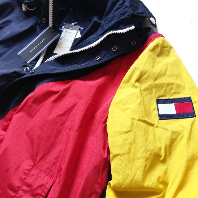 TOMMY HILFIGER(トミーヒルフィガー)のすもももももも様専用TOMMY HILFIGER ナイロンジャケットマルチカラー メンズのジャケット/アウター(ナイロンジャケット)の商品写真