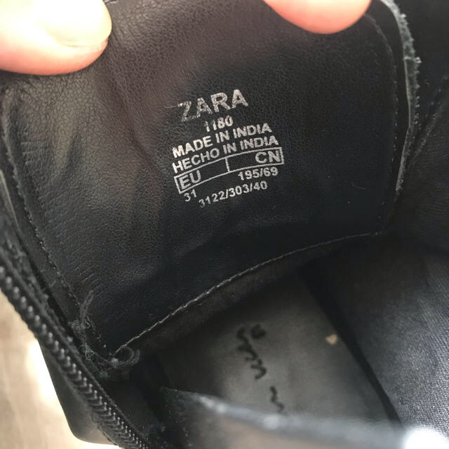ZARA KIDS(ザラキッズ)のちょこちょこ様専用  zara ザラキッズ 黒 ブーツ 31 19.5cm キッズ/ベビー/マタニティのキッズ靴/シューズ(15cm~)(ブーツ)の商品写真