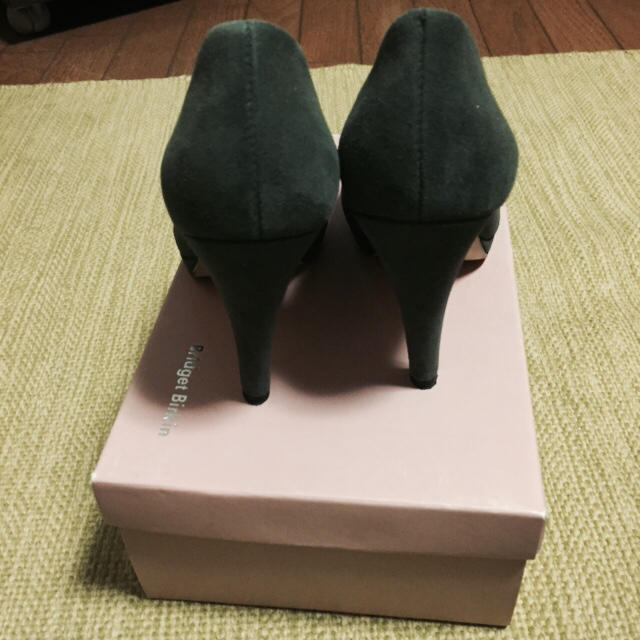 美品モスグリーン👠スウェードパンプス レディースの靴/シューズ(ハイヒール/パンプス)の商品写真