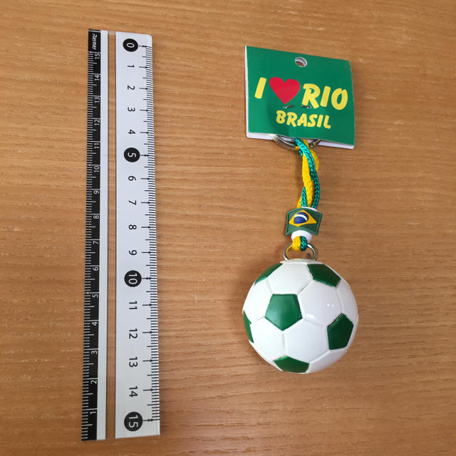 【🇧🇷ブラジルのお土産】サッカーボール キーホルダー スポーツ/アウトドアのサッカー/フットサル(記念品/関連グッズ)の商品写真