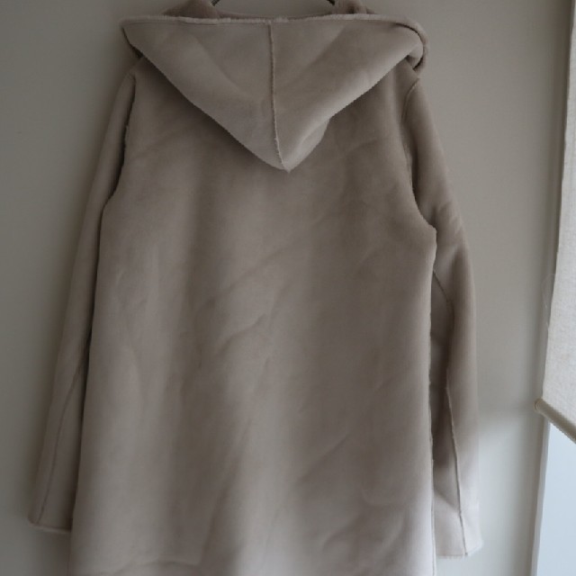 PLST(プラステ)のふわふわ　ムートン　フーテッド　ロングコート　グレージュ　ゆったり　大きめ レディースのジャケット/アウター(ムートンコート)の商品写真