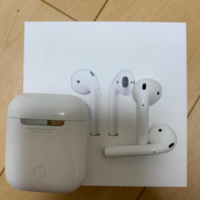 Apple(アップル)のAirPods スマホ/家電/カメラのオーディオ機器(ヘッドフォン/イヤフォン)の商品写真