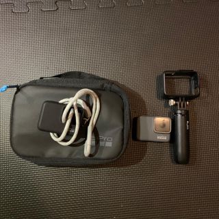 ゴープロ(GoPro)のgopro hero7 silver 美品　トラベルセット付き(ビデオカメラ)