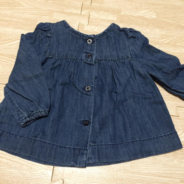 babyGAP(ベビーギャップ)の【りあ1066様専用】デニム刺繍トップス キッズ/ベビー/マタニティのベビー服(~85cm)(シャツ/カットソー)の商品写真