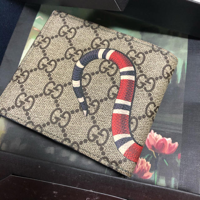 Gucci(グッチ)のGUCCI スネーク GGスプリーム メンズのファッション小物(折り財布)の商品写真