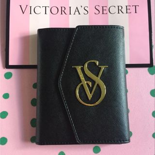 ヴィクトリアズシークレット(Victoria's Secret)のVictoria’s Secret 「新品」パスポートケース(名刺入れ/定期入れ)