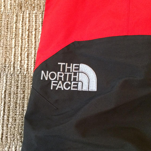 THE NORTH FACE(ザノースフェイス)の新品 ノースフェイスズボン(週末お値引) スポーツ/アウトドアのアウトドア(登山用品)の商品写真