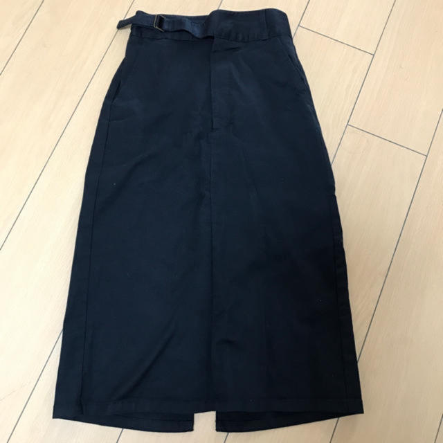 GU(ジーユー)のチノグルカミディスカート Sサイズ レディースのスカート(ひざ丈スカート)の商品写真