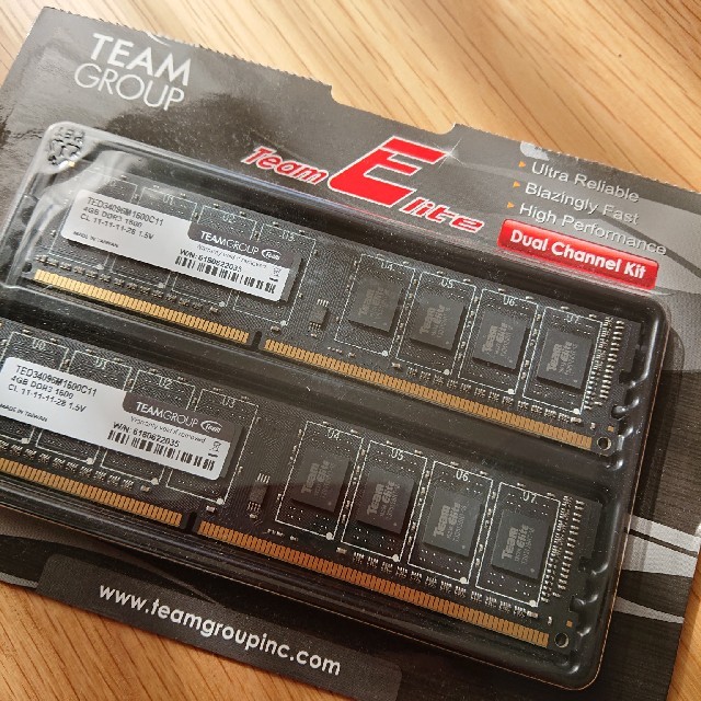 メモリー TEAM GROUP 4GB×2PCパーツ