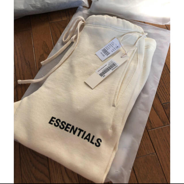 FEAR OF GOD(フィアオブゴッド)のFOG Essentials ☆ Graphic Sweatpants メンズのパンツ(ワークパンツ/カーゴパンツ)の商品写真