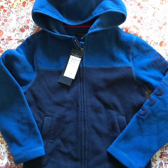 TOMMY HILFIGER(トミーヒルフィガー)のフリース　O-091011man専用 キッズ/ベビー/マタニティのキッズ服男の子用(90cm~)(ジャケット/上着)の商品写真