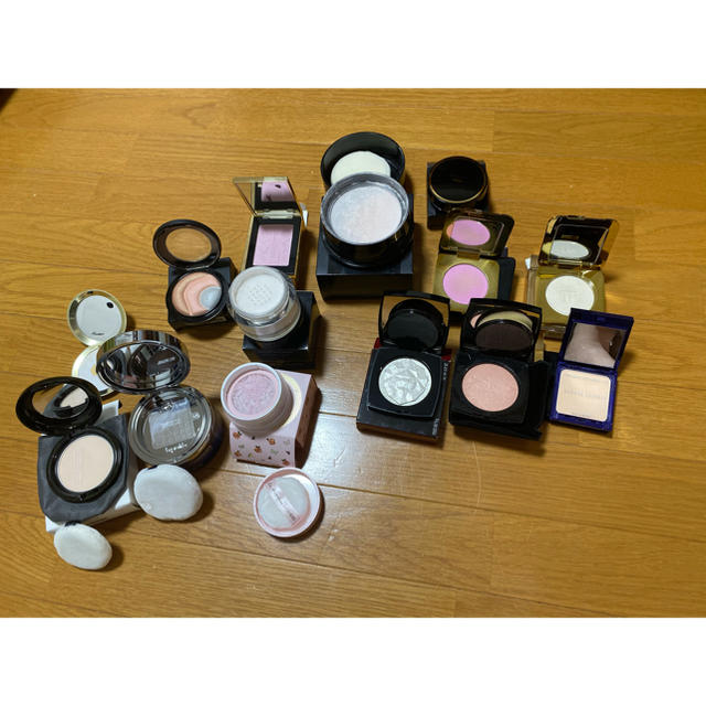 CHANEL(シャネル)のシャネル　トムフォード　ラプレリー　イプサ　ゲラン　MAC イヴ・サンローラン コスメ/美容のベースメイク/化粧品(フェイスパウダー)の商品写真