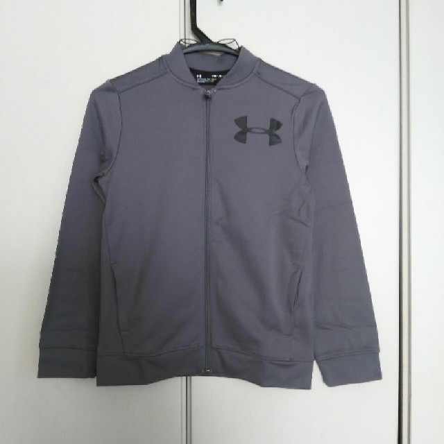 UNDER ARMOUR(アンダーアーマー)の新品SALE！アンダーアーマー　ジップアップジャケット140 キッズ/ベビー/マタニティのキッズ服男の子用(90cm~)(ジャケット/上着)の商品写真