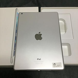 アイパッド(iPad)のiPad Air 9.7インチ  第１世代　32GB WiFiモデル　シルバー(タブレット)