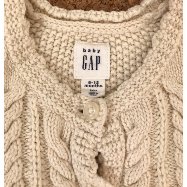 babyGAP(ベビーギャップ)のbabyGAP ケーブルニット カーディガン キッズ/ベビー/マタニティのベビー服(~85cm)(カーディガン/ボレロ)の商品写真