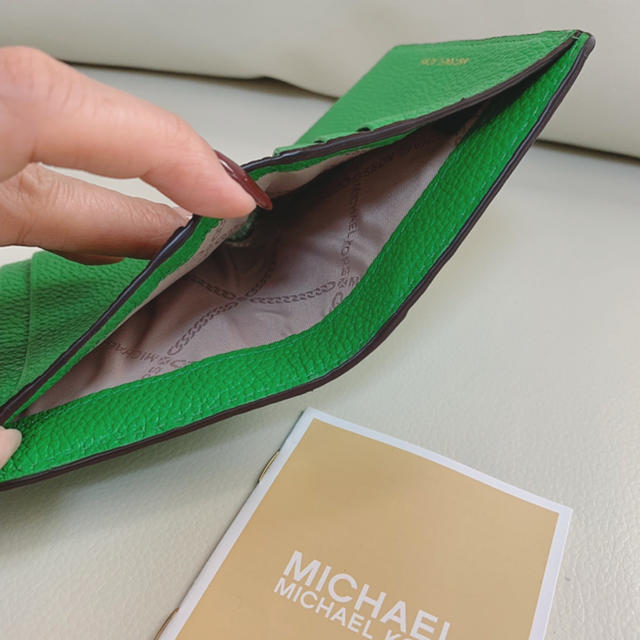 Michael Kors(マイケルコース)の【新品】MICHAEL KORS  折り財布 レディースのファッション小物(財布)の商品写真