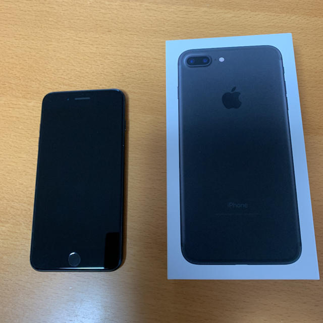 Apple(アップル)のiPhone 7 Plus Black 128 GB Softbank スマホ/家電/カメラのスマートフォン/携帯電話(スマートフォン本体)の商品写真