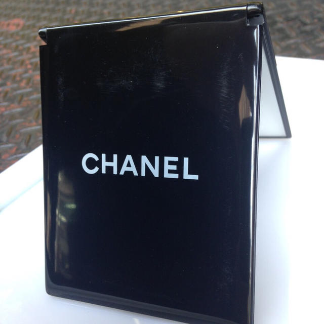 CHANEL(シャネル)のCHANELノベルティミラー インテリア/住まい/日用品のインテリア小物(卓上ミラー)の商品写真