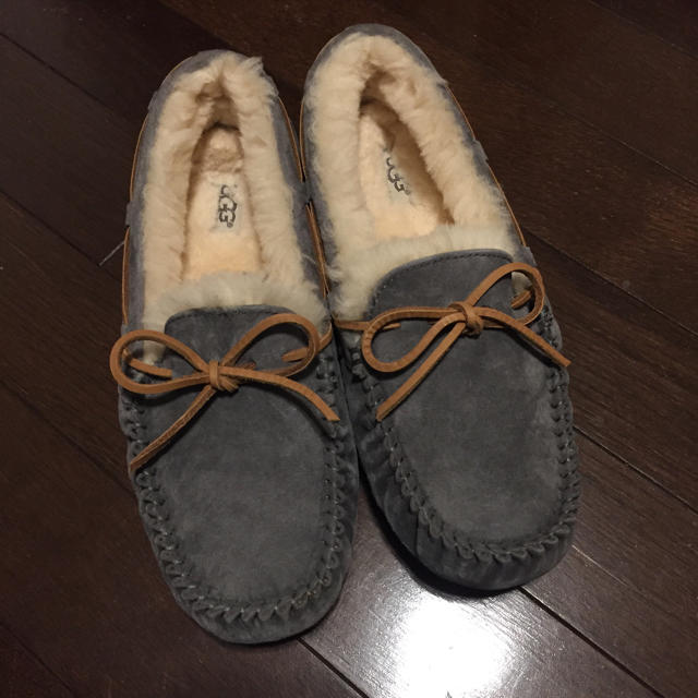 UGG(アグ)のひろりん様専用 美品 UGG DAKOTA　アグ　ダコタ レディースの靴/シューズ(スリッポン/モカシン)の商品写真