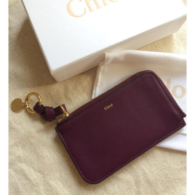 Chloe(クロエ)のChloe フラグメントケース♡ワインカラー♡チャーム付き レディースのファッション小物(コインケース)の商品写真