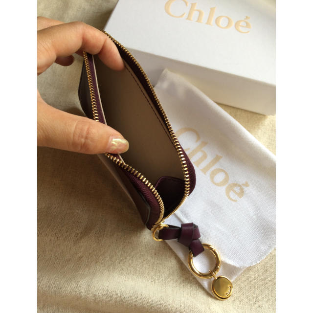 Chloe(クロエ)のChloe フラグメントケース♡ワインカラー♡チャーム付き レディースのファッション小物(コインケース)の商品写真