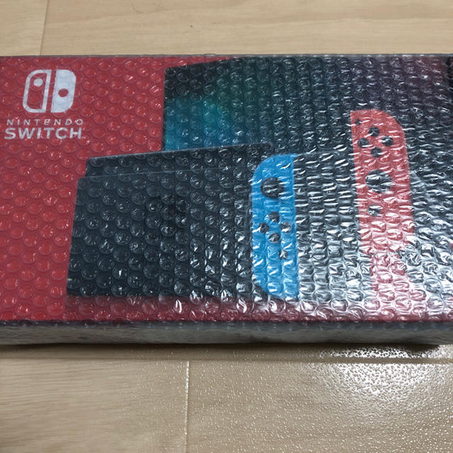 Nintendo Switch(ニンテンドースイッチ)のNintendo Switch 新品　新モデル　新型　未使用　スイッチ　任天堂 エンタメ/ホビーのゲームソフト/ゲーム機本体(家庭用ゲーム機本体)の商品写真