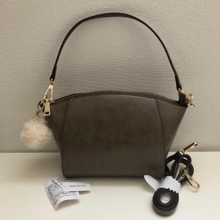 ナチュラルビューティーベーシック(NATURAL BEAUTY BASIC)の今季美品 NATURAL BEAUTY BASICポンポンファーショルダーバッグ(ショルダーバッグ)