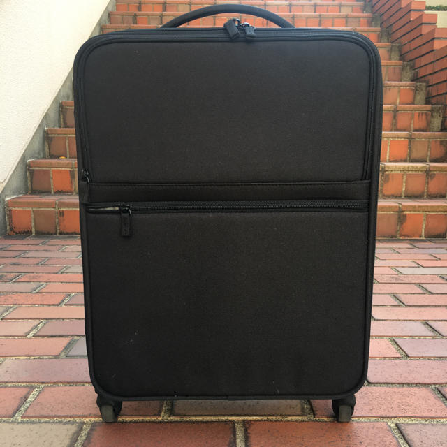 MUJI (無印良品)(ムジルシリョウヒン)の【無印良品】半分の厚みで収納できるソフトキャリーケース（Ｓ）黒 レディースのバッグ(スーツケース/キャリーバッグ)の商品写真