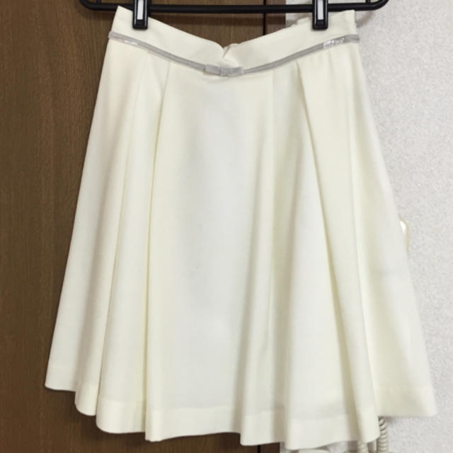 MISCH MASCH(ミッシュマッシュ)のミッシュマッシュ ホワイトスカート レディースのスカート(ひざ丈スカート)の商品写真