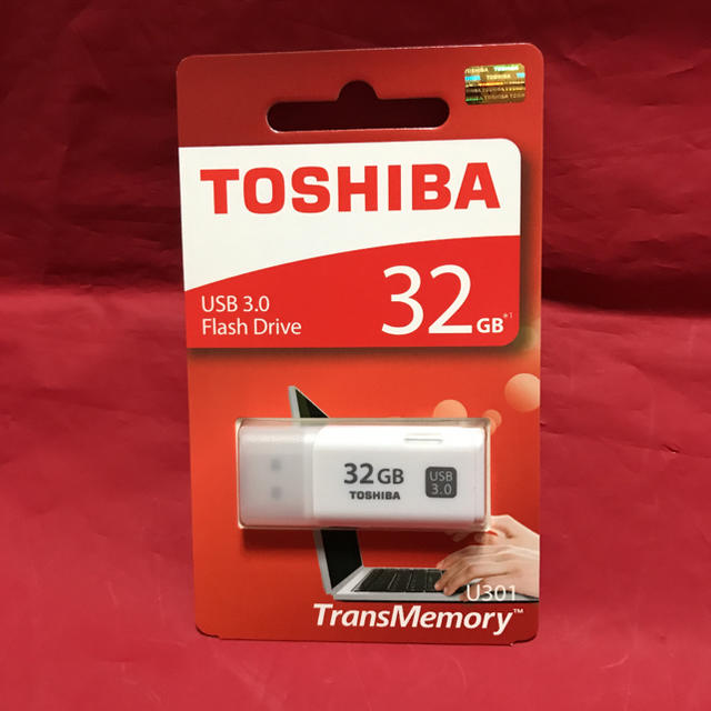 東芝 TOSHIBA USBメモリ 32GB USB3.0 スマホ/家電/カメラのPC/タブレット(PC周辺機器)の商品写真