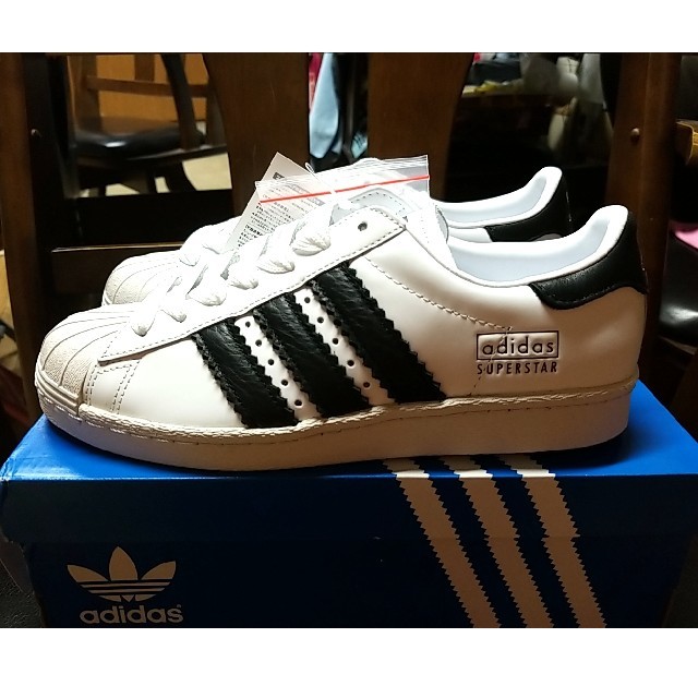 adidas(アディダス)の新品　アディダス　adidas　スーパースター SUPERSTAR 80S レディースの靴/シューズ(スニーカー)の商品写真