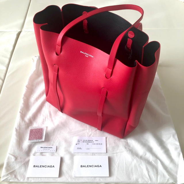 新品!BALENCIAGA EVERYDAY トートバッグ S 定価約14.2万 新品!BALENCIAGA EVERYDAY トートバッグ S 定価約14.2万