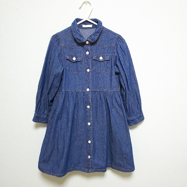 GU(ジーユー)のGU デニムワンピース 110センチ キッズ/ベビー/マタニティのキッズ服女の子用(90cm~)(ワンピース)の商品写真