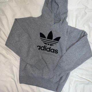 アディダス(adidas)のadidas パーカー(パーカー)