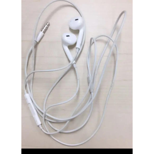 Apple(アップル)のiPhoneイヤホン 純正品 スマホ/家電/カメラのオーディオ機器(ヘッドフォン/イヤフォン)の商品写真