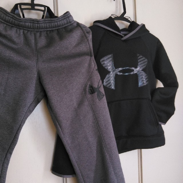 UNDER ARMOUR(アンダーアーマー)の新品！アンダーアーマー裏起毛パーカーとパンツ140 キッズ/ベビー/マタニティのキッズ服男の子用(90cm~)(パンツ/スパッツ)の商品写真