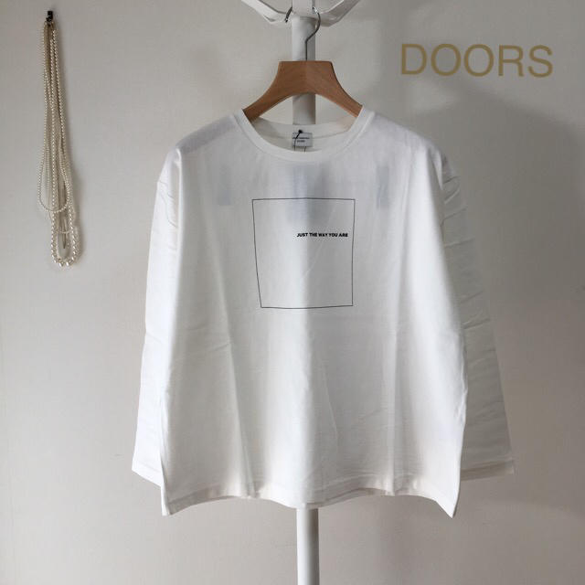 URBAN RESEARCH DOORS(アーバンリサーチドアーズ)の新品🍀今季 DOORS スクエアプリントTシャツ レディースのトップス(Tシャツ(長袖/七分))の商品写真