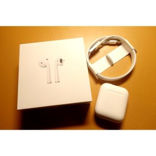 アップル(Apple)のApple AirPods with Charging Case MV7N2J/(ヘッドフォン/イヤフォン)