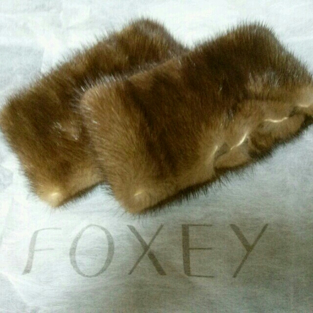 FOXEY(フォクシー)のFOXEY ミンクカフス レディースのファッション小物(その他)の商品写真