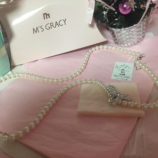 エムズグレイシー(M'S GRACY)のエムズグレイシーパールネックレスリボン🎀付き(ネックレス)