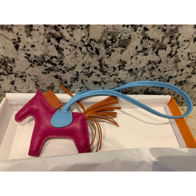 HERMES ロデオ チャーム PM ローズ パープル 美品 - バッグチャーム