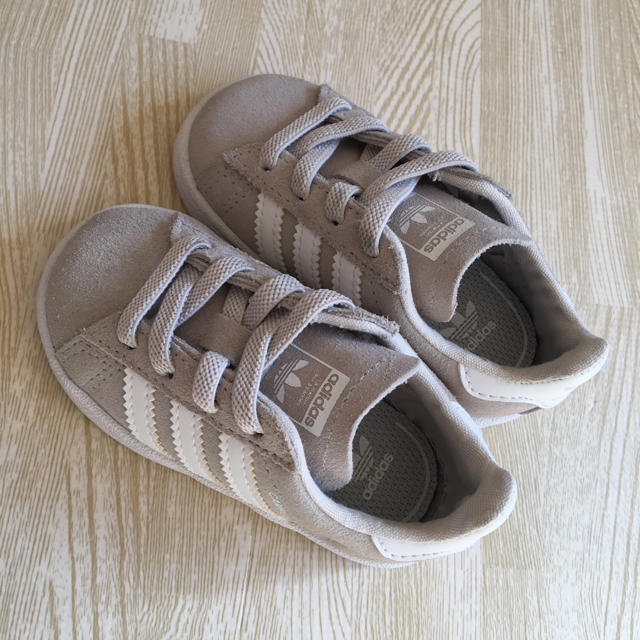 adidas(アディダス)のcampus  adidas スニーカー  gray  12cm   キッズ/ベビー/マタニティのキッズ靴/シューズ(15cm~)(スニーカー)の商品写真