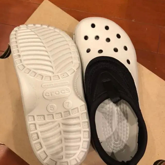 crocs(クロックス)のCROCS  クロックス  全天候対応の希少タイプです スポーツ/アウトドアのスポーツ/アウトドア その他(マリン/スイミング)の商品写真