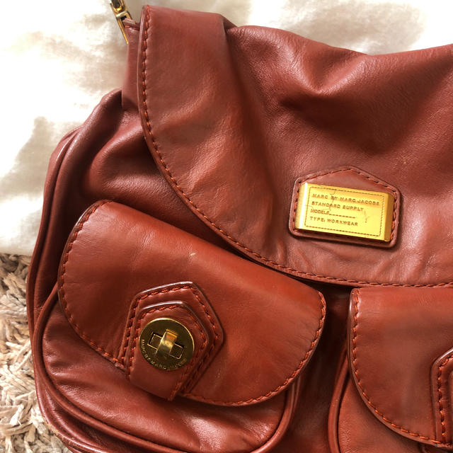 MARC BY MARC JACOBS(マークバイマークジェイコブス)の正規品　MARCBYMARCJACOBS ハンドバッグ レディースのバッグ(ハンドバッグ)の商品写真