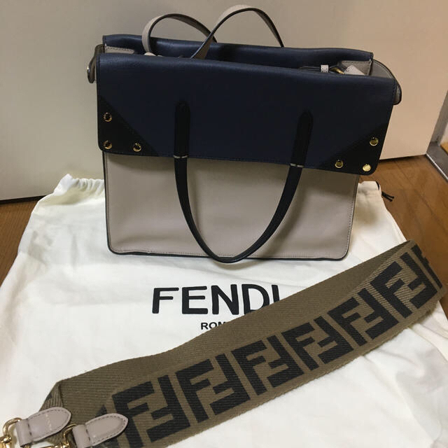 2019春夏　FENDI  フリップバッグ