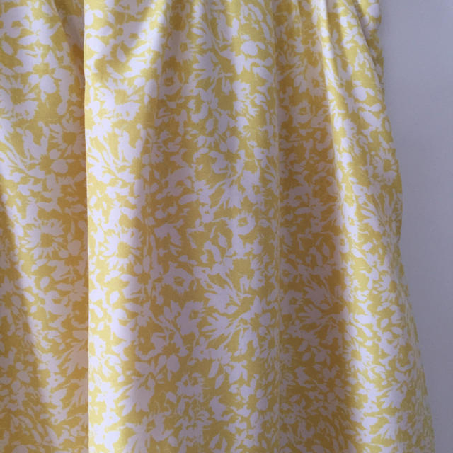 BEAMS(ビームス)のBEAMS 花柄スカート  黄色 (未使用) レディースのスカート(ひざ丈スカート)の商品写真
