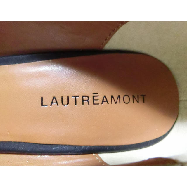LAUTREAMONT(ロートレアモン)の未使用　LAUTREAMONT ロートレアモン　黒で丸い金具付きのパンプス 23 レディースの靴/シューズ(ハイヒール/パンプス)の商品写真