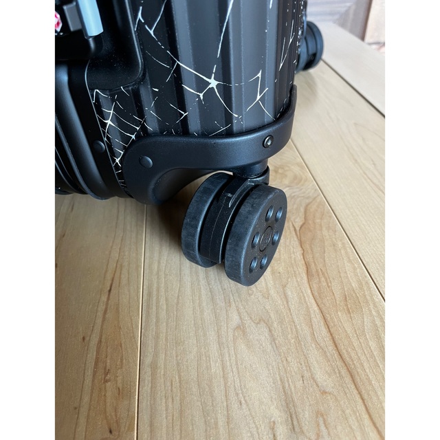 Supreme RIMOWA Cabin Plus 49L