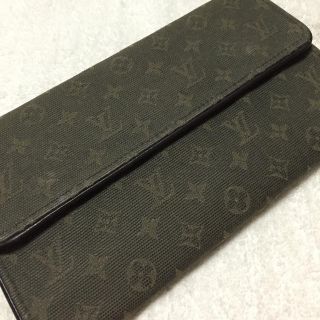 ルイヴィトン(LOUIS VUITTON)のカーキ グリーン系 長財布 ルイヴィトン(財布)